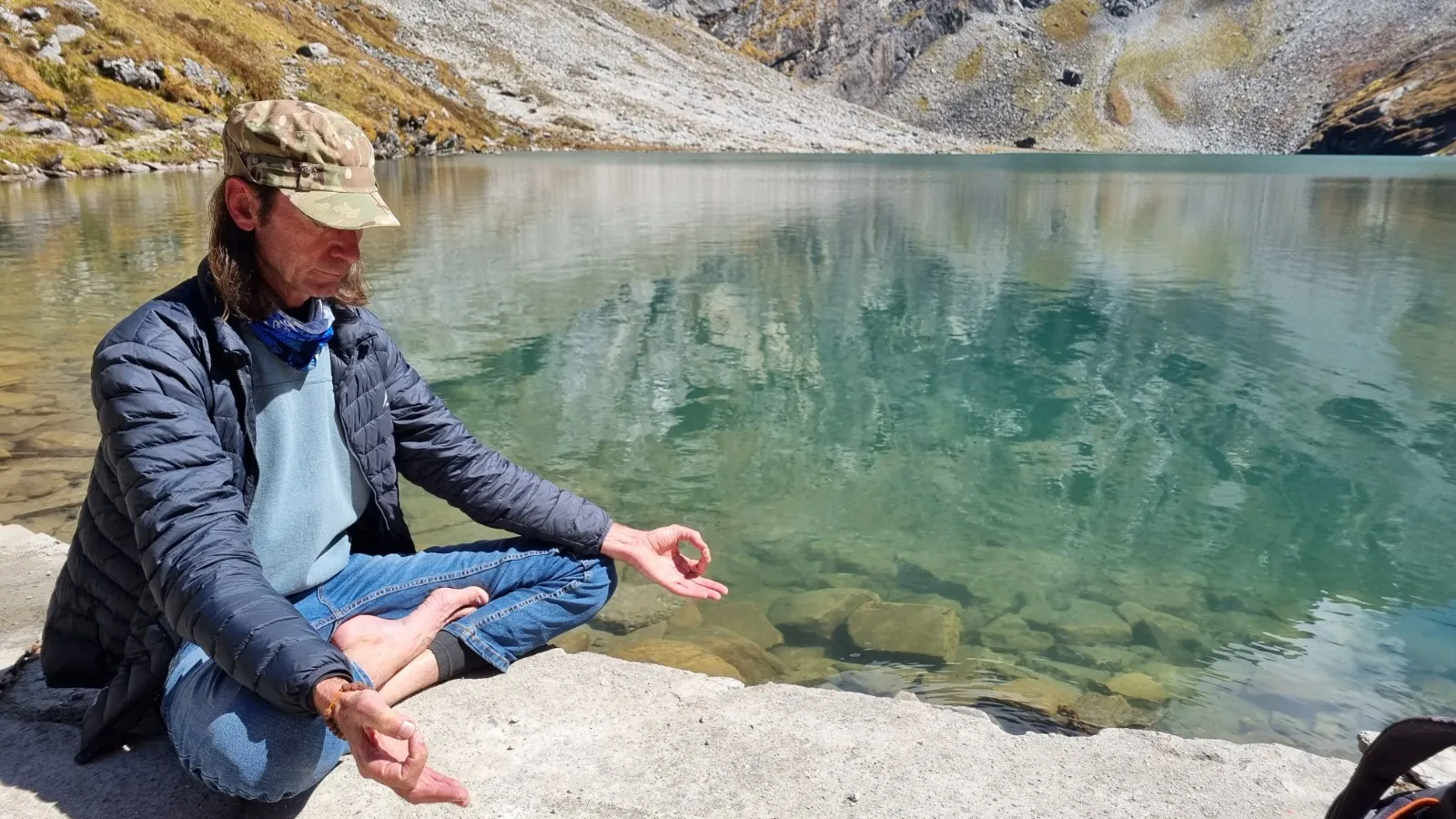Lourens in meditation at Hemkund Lake in the Himalaya
