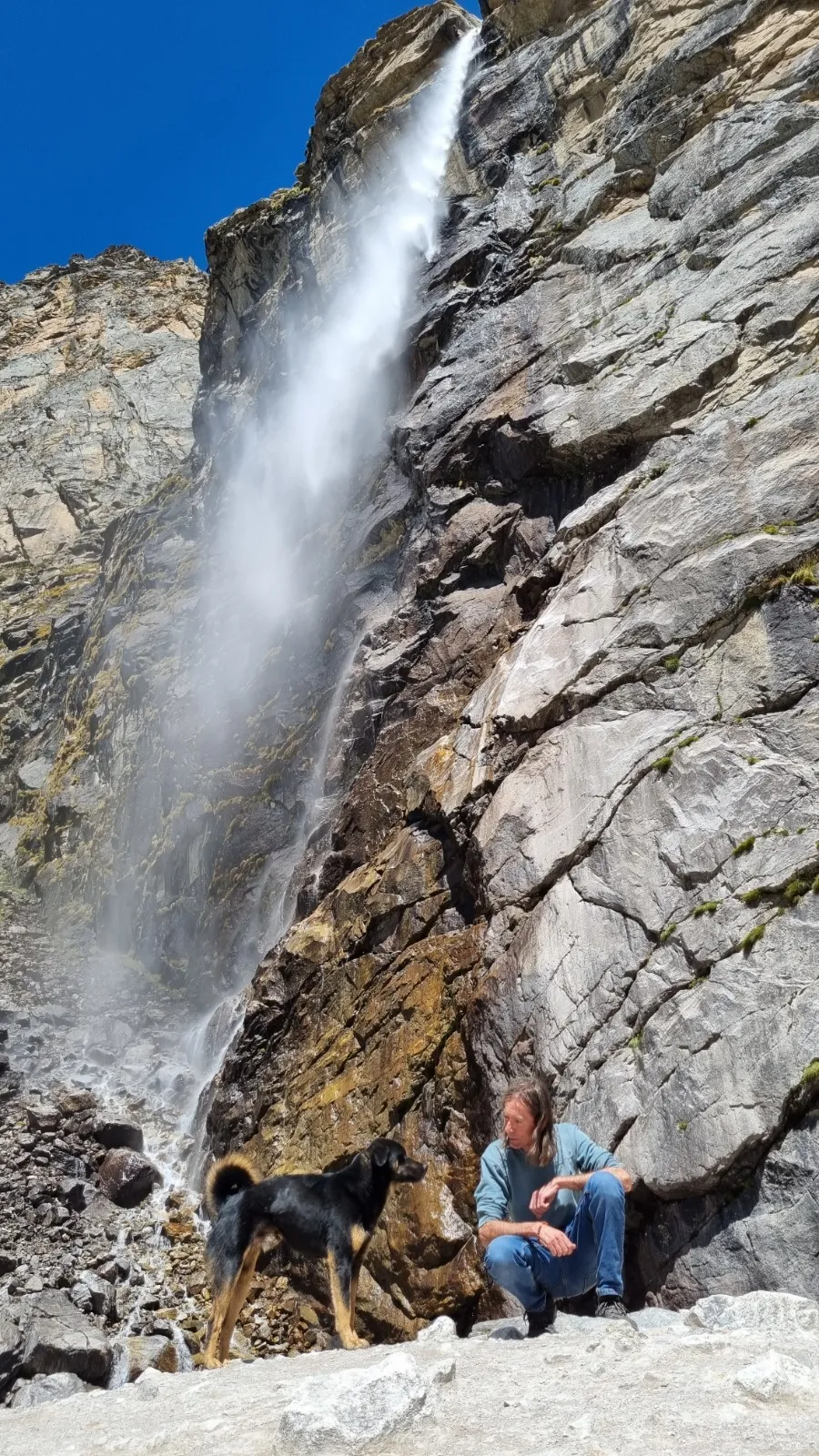 Lourens Coetzer with a dog at Vasudhara Falls, near Badrinath
